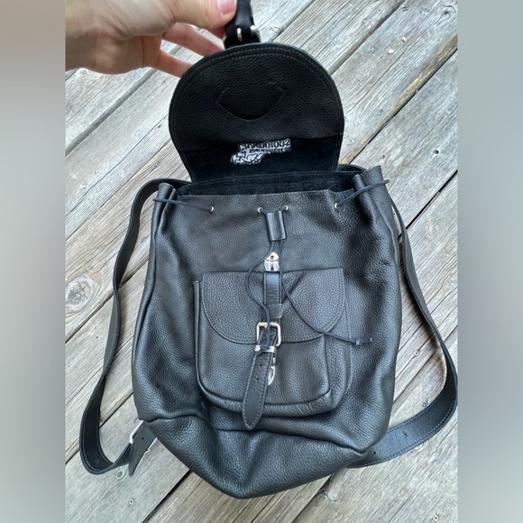 COPY - Vintage ROOTS CANADA Pebbled Leather Large Black Buckle drawstring backp… - Picture 9 of 16